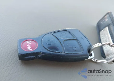 2002 Mercedes-Benz E 320 Special Edition z USA, uszkodzony, nr VIN WDBJF65J52B500040